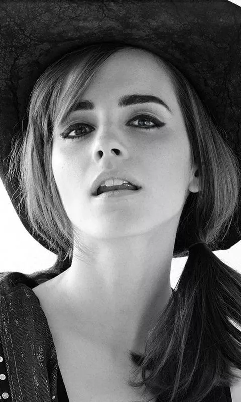 Do you think Emma Watson is submissive or dominant? Do you think Emma Watson is submissive or dominant?