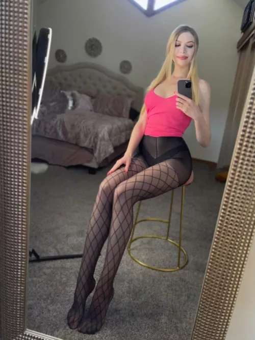 Do you think my pantyhose are cute?😘
