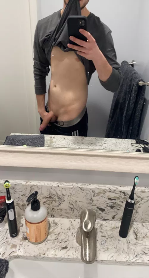 Do you think the mom next door would like what she sees? 😏😬 lemme know