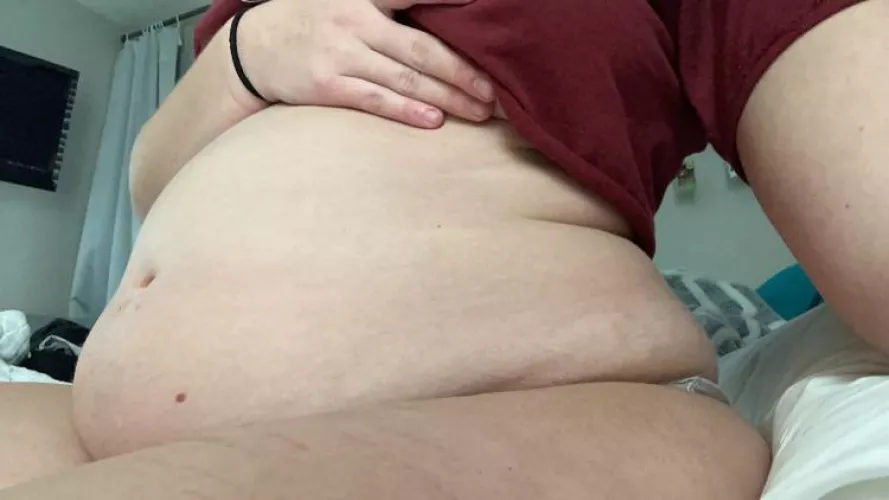 Do you think these everyday binges are starting to make me look bigger 😳