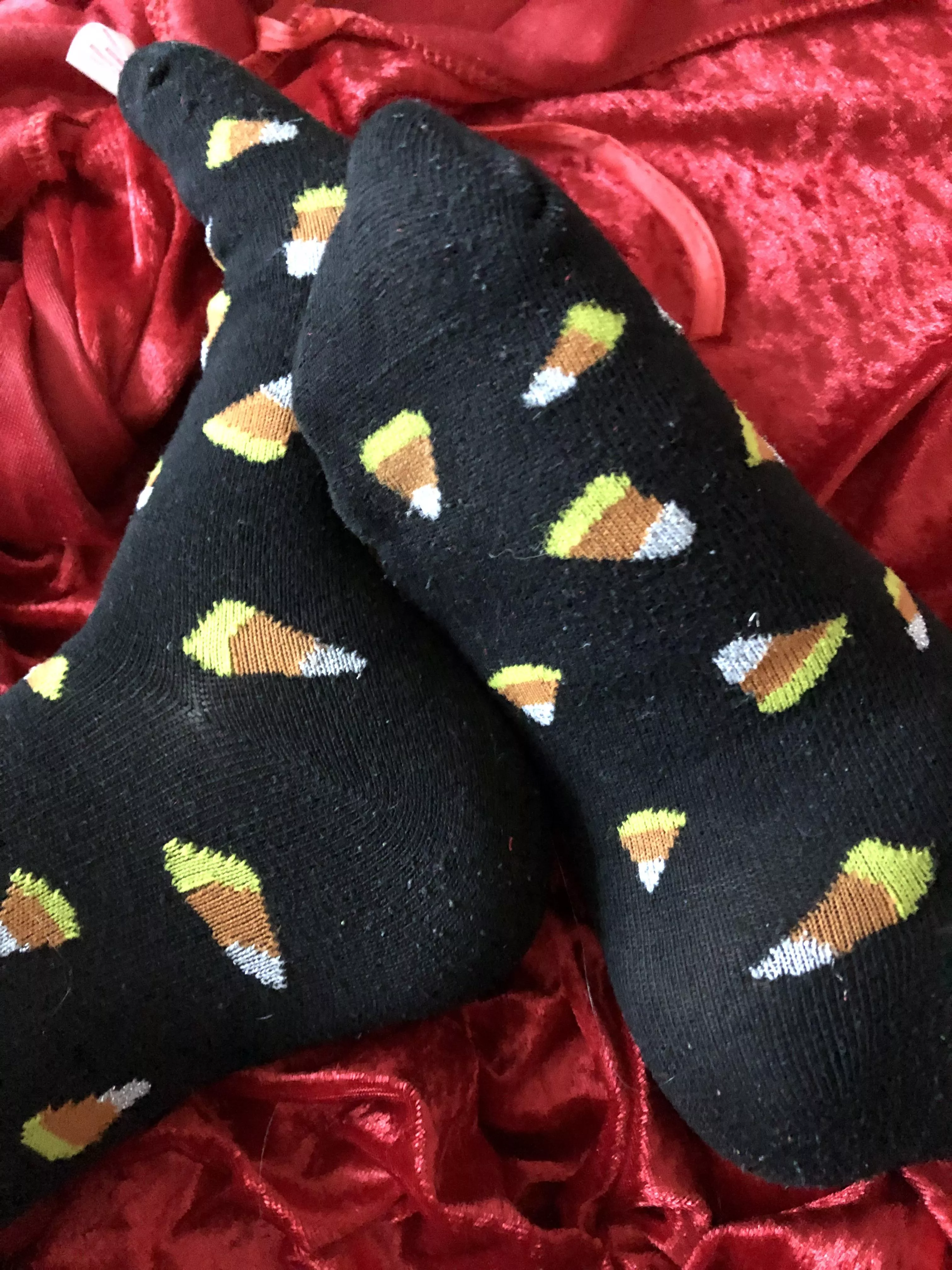 Do you think they’ll taste like candy corn? (F) Do you think they’ll taste like candy corn? (F)