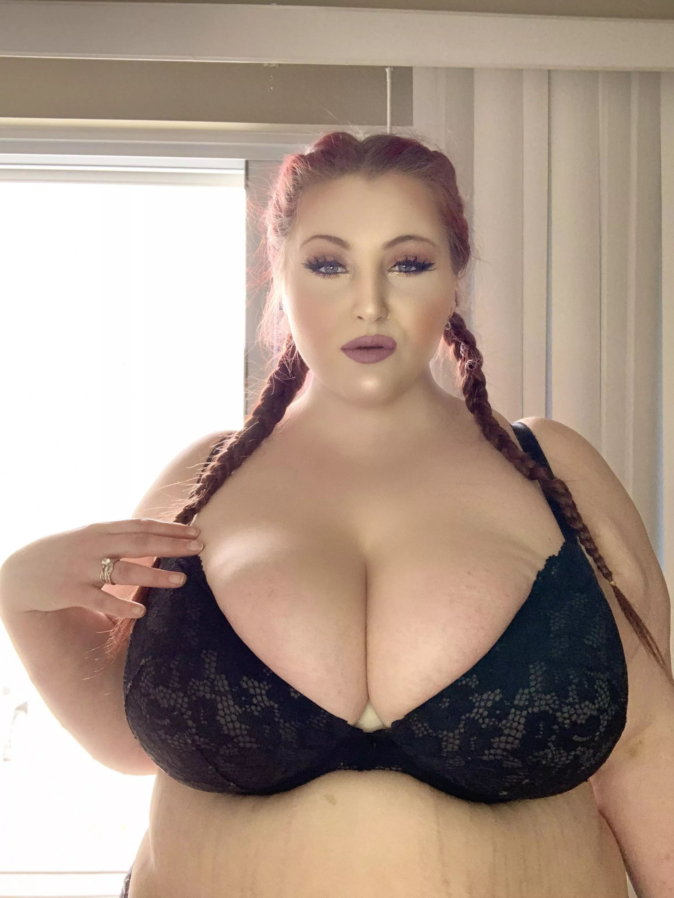 Do you wanna cum on my face or tits? 👅