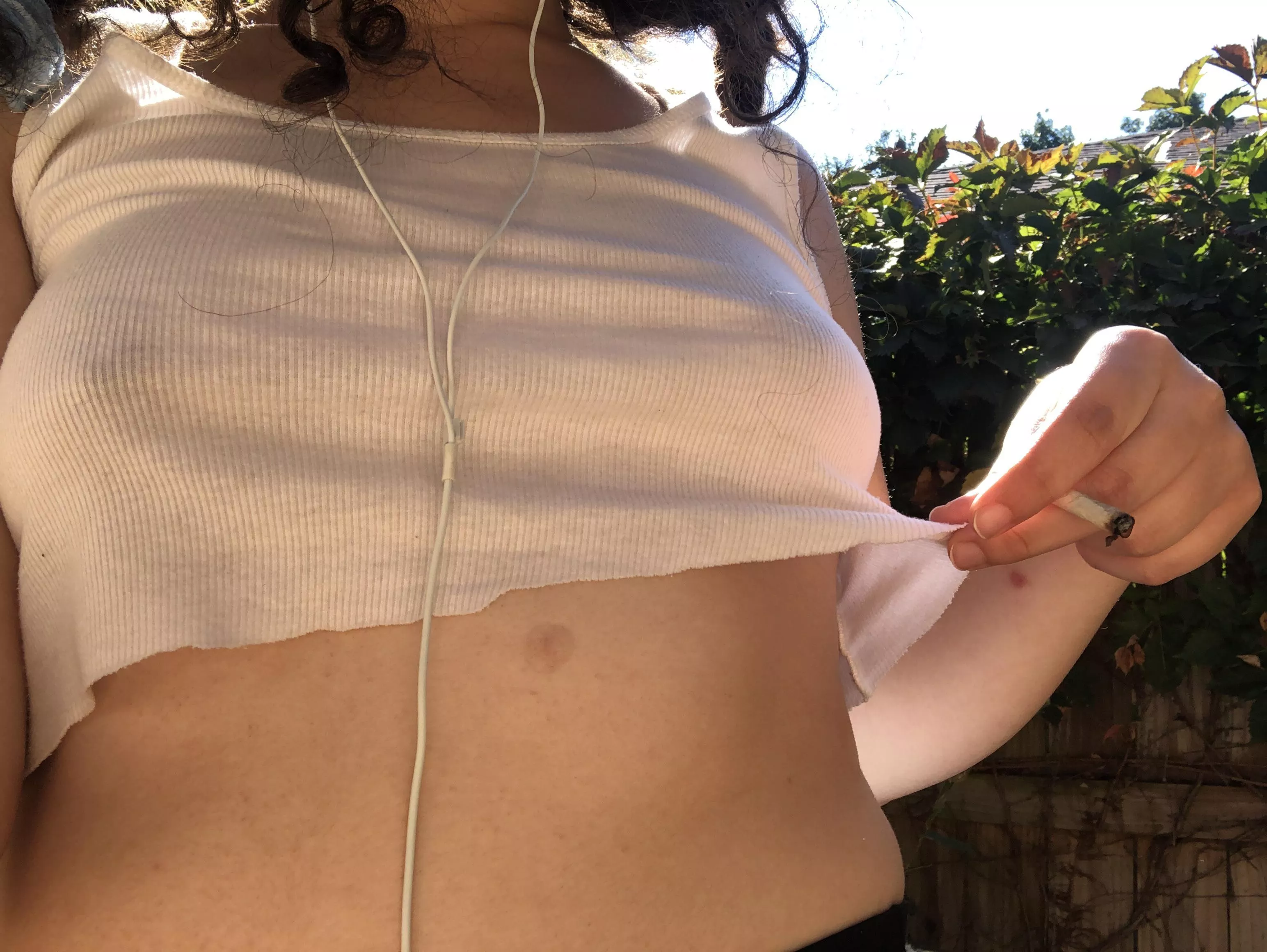 Do you wanna smoke this weed outside? Caus it’s nice out and we can get high? :)