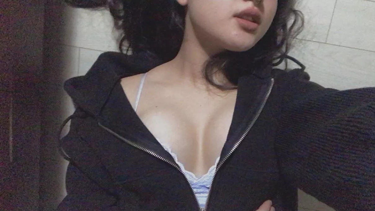 Do you want my lips wrapped around your cock? 🥺