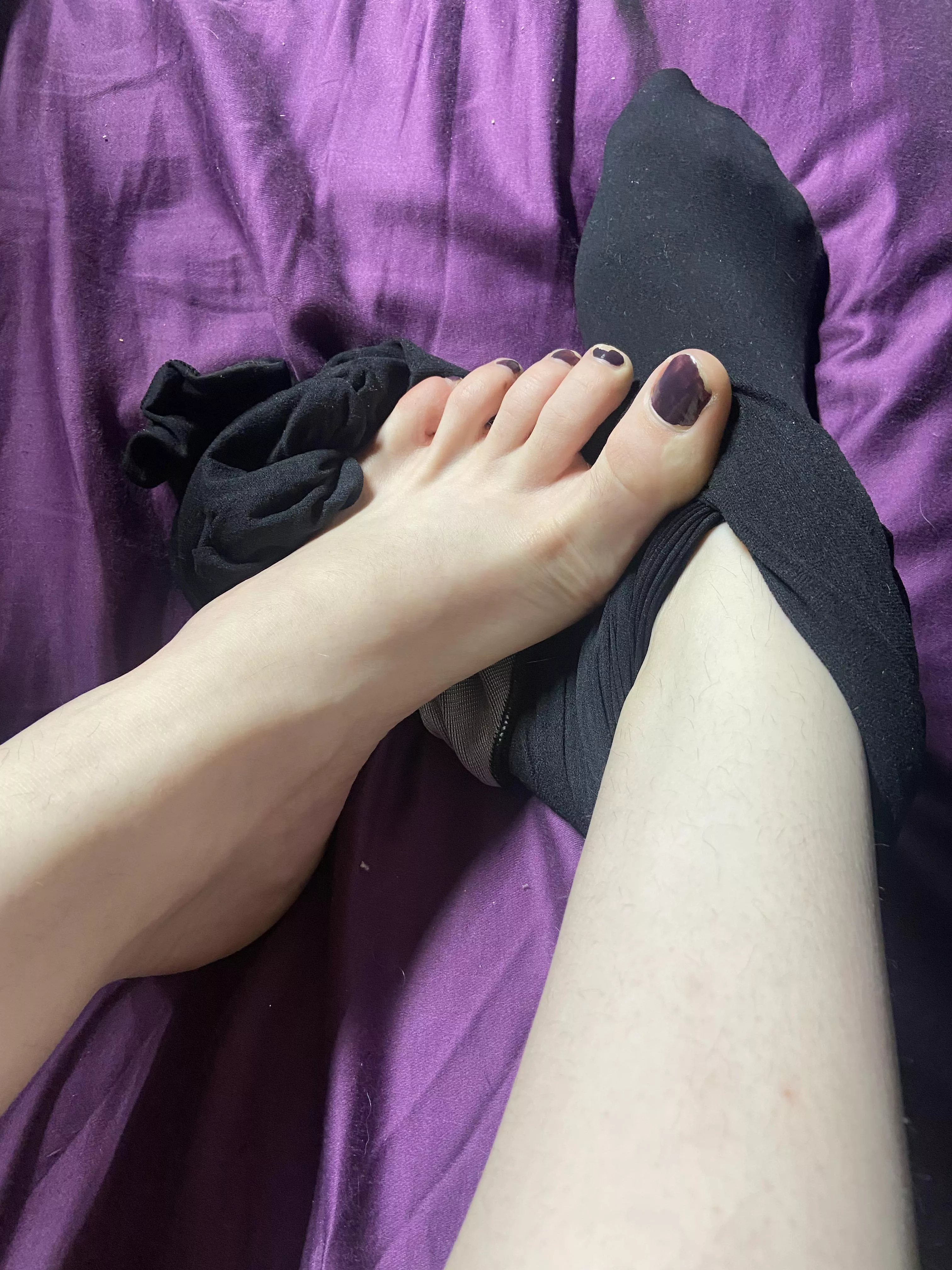Do you want play with my soft feet? Help me take my tights off 😫