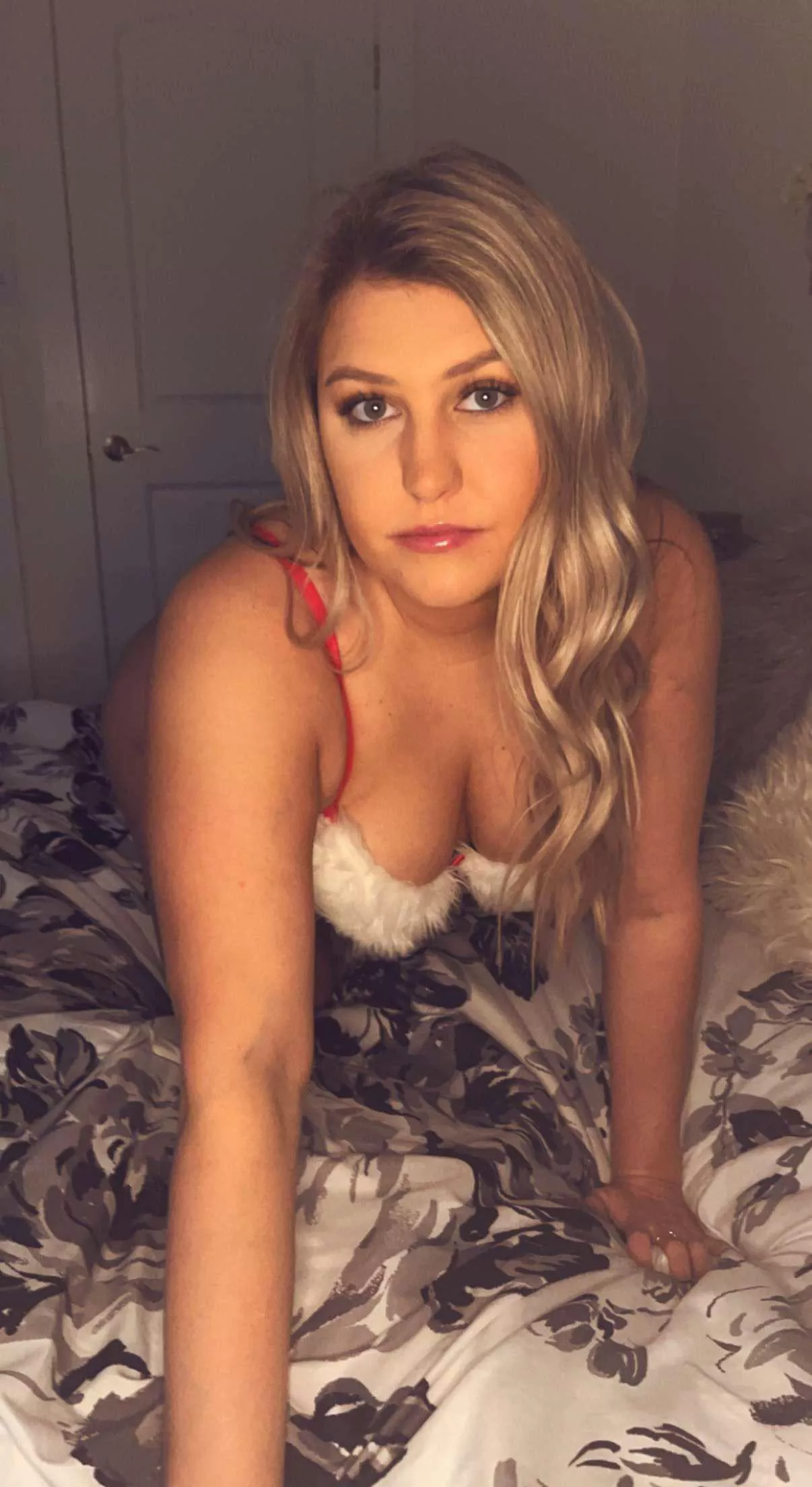 Do you want this wife under your tree to jingle your balls. 😈😉😏