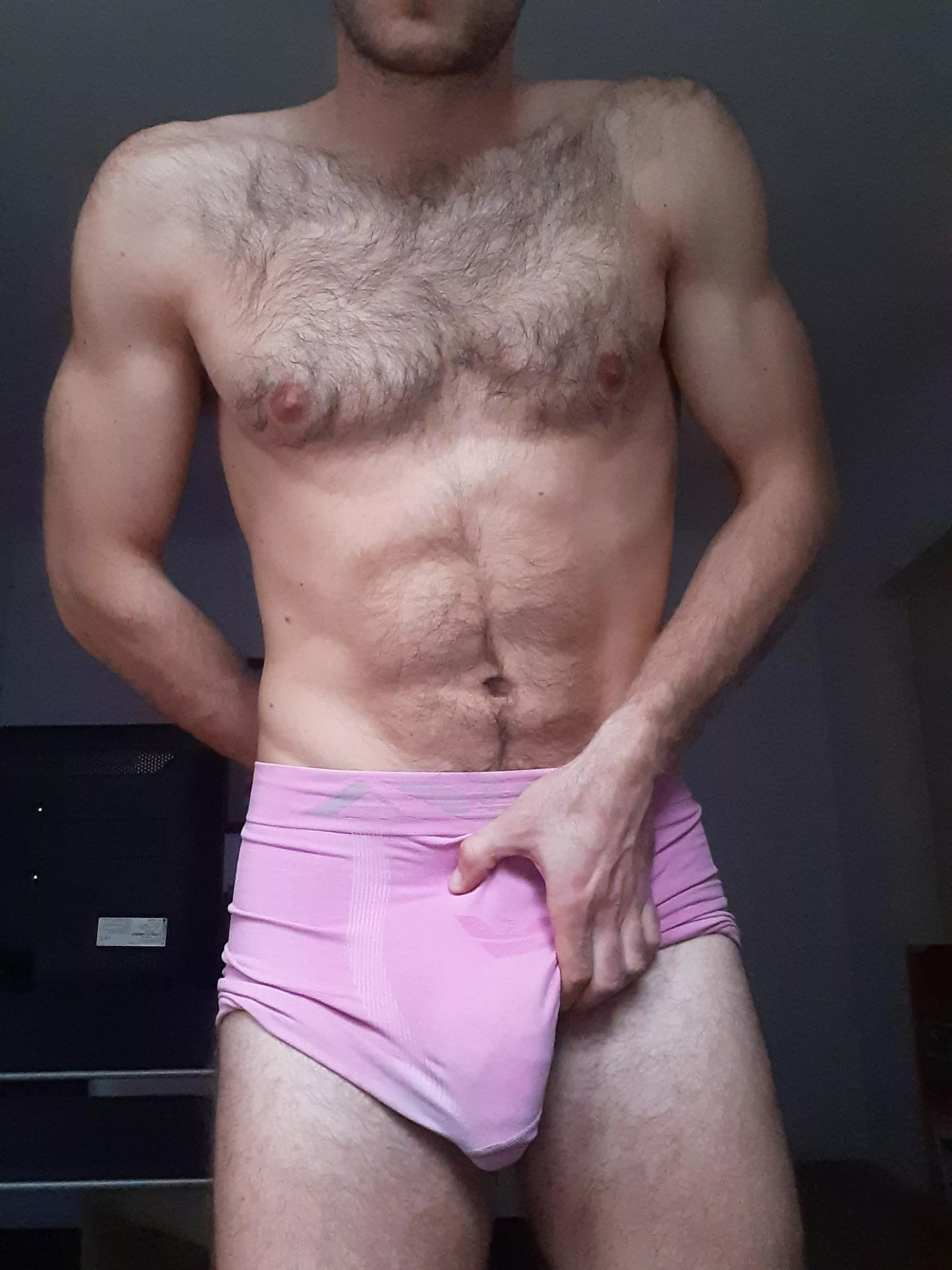 Do you want to bottom this bulge? 🥵