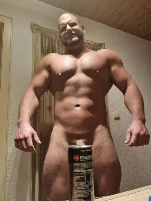 Do you want to know what's behind the can?😈