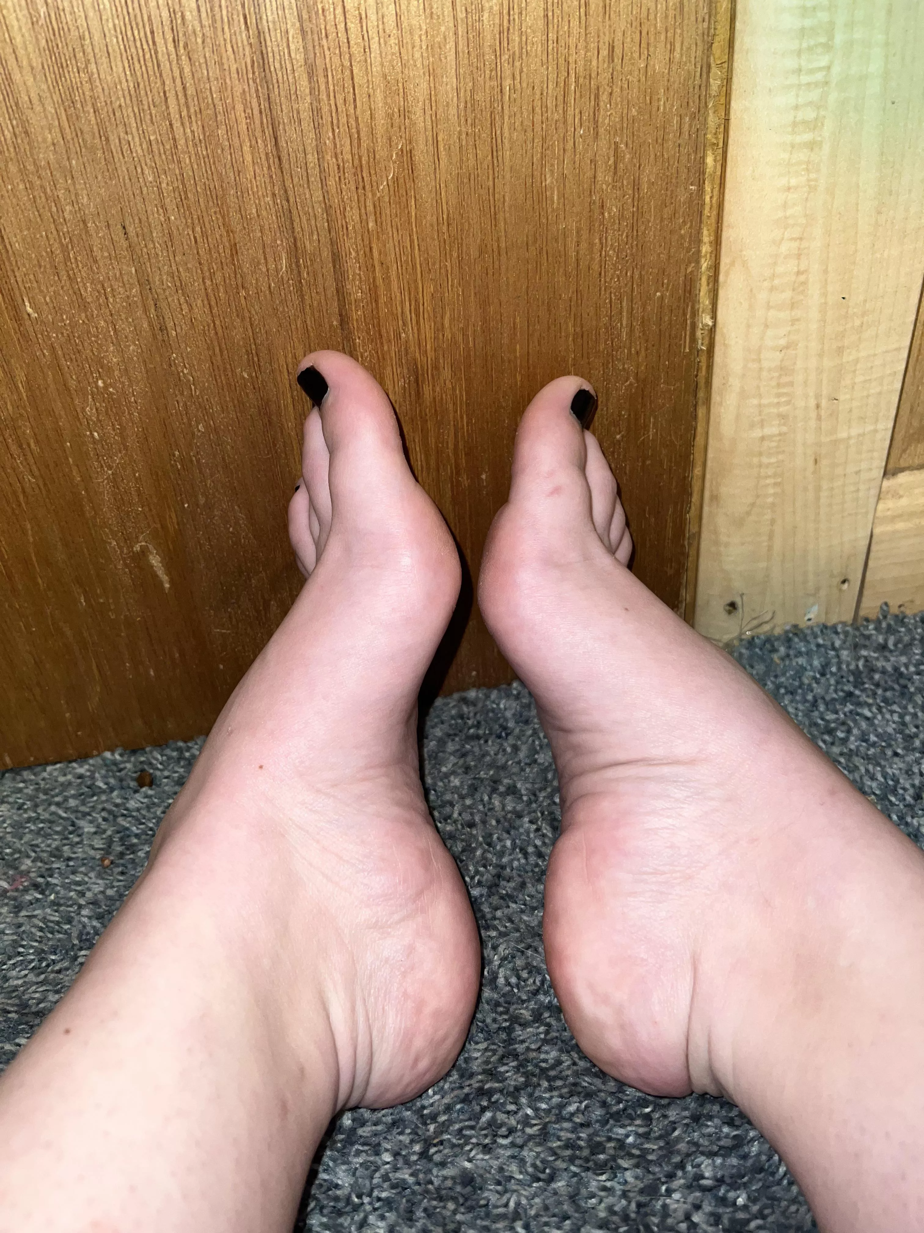 Do you want to see more curvy feet? Subscribe to my onlyfans @ladyheavenn :)