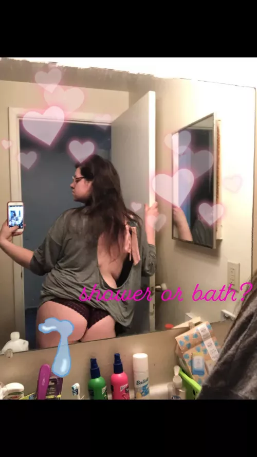 do you want to see under my pajamas? 👀🌻✨