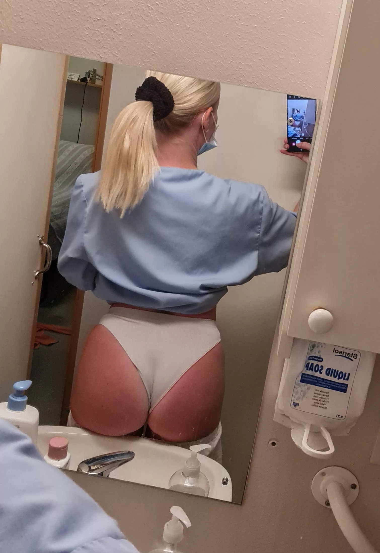 Doctor! Here is your cake🍑