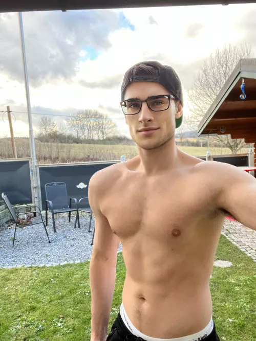 Does a cap 🧢 fit me?