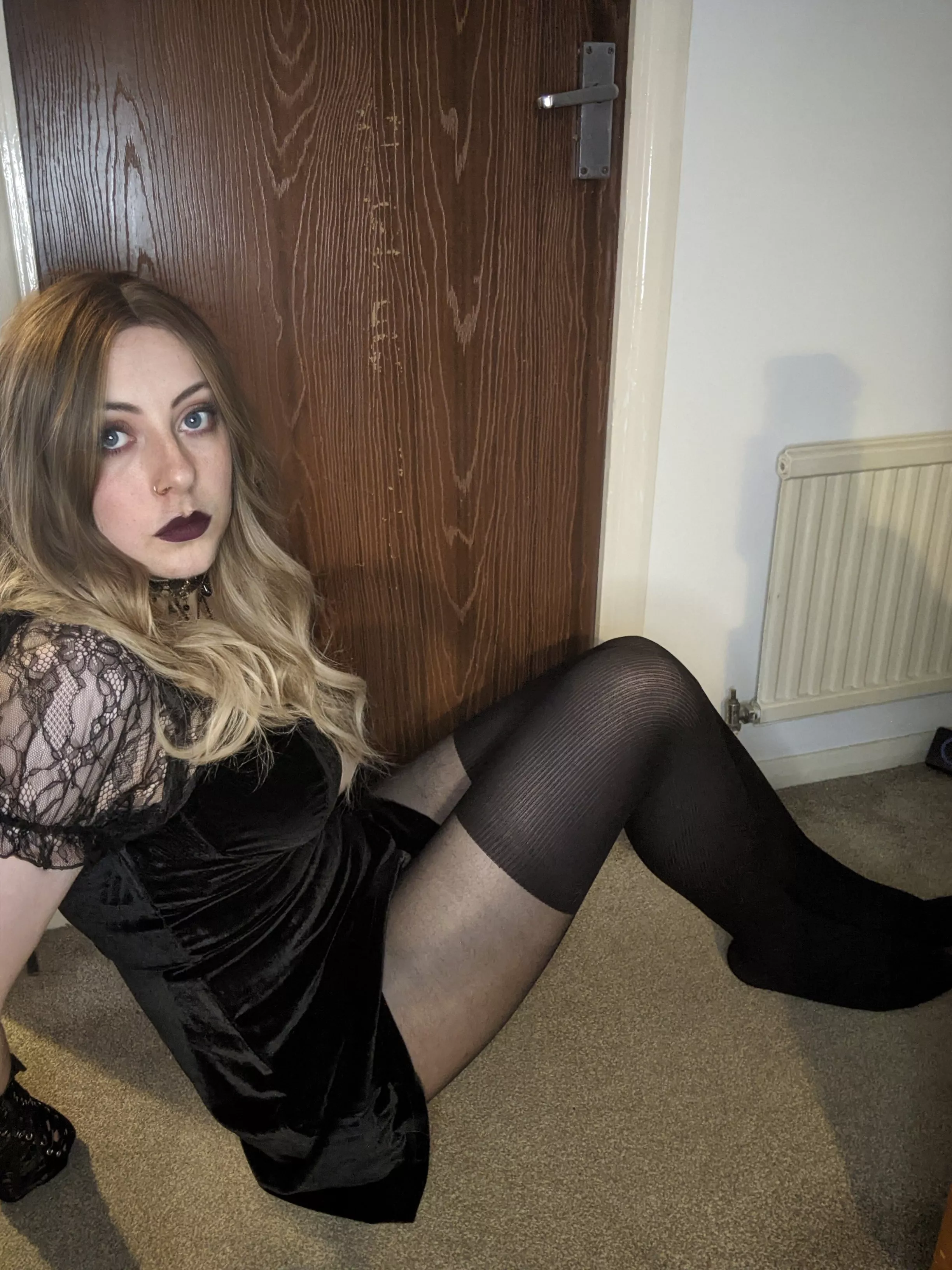 🖤 Does a cute goth take your interest? 🖤