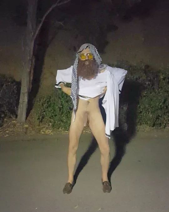 Does anyone else go commando in their costume? Does anyone else go commando in their costume?
