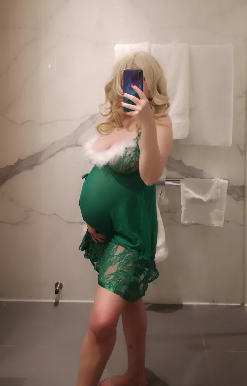 Does anyone have a package for me? 😉🎄🎁🍆