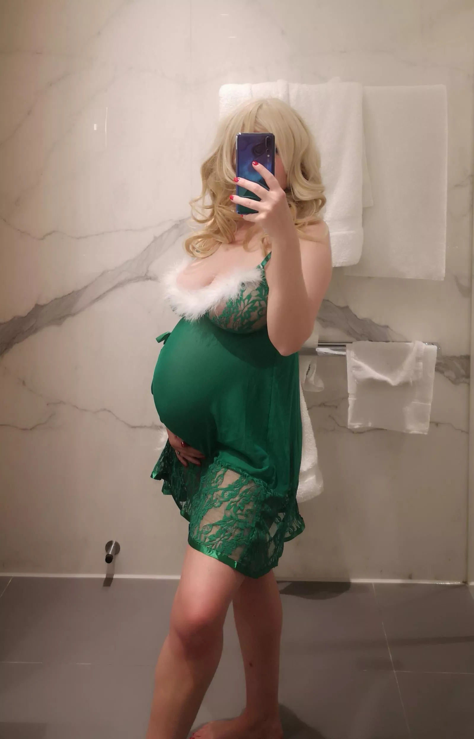 Does anyone have a package for me? 😉🎄🎁🍆 Does anyone have a package for me? 😉🎄🎁🍆
