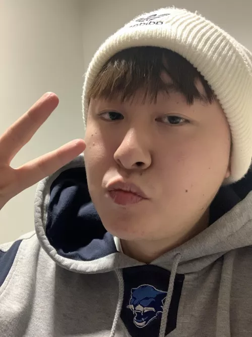 Does anyone here want to play animal crossing with me?π₯Ί
