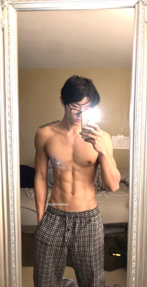 does anyone like 6’2 korean guys?