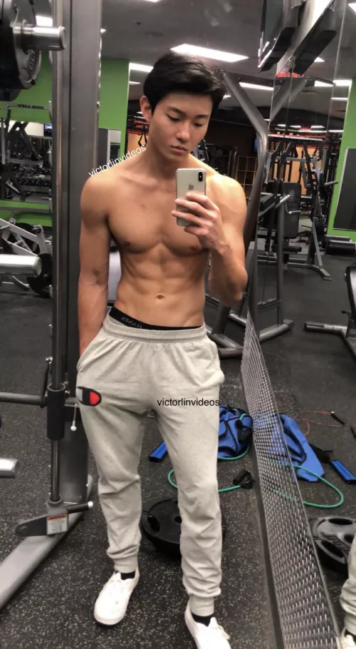 does anyone like 6’2 korean guys with abs?