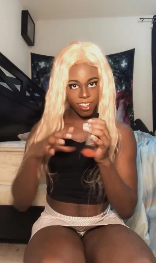 Does anyone like black alt fem boys here??? 🥺🥺