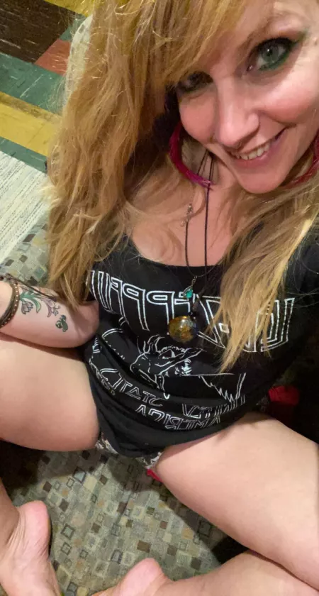 Does anyone like colorful milfs in clothing lol