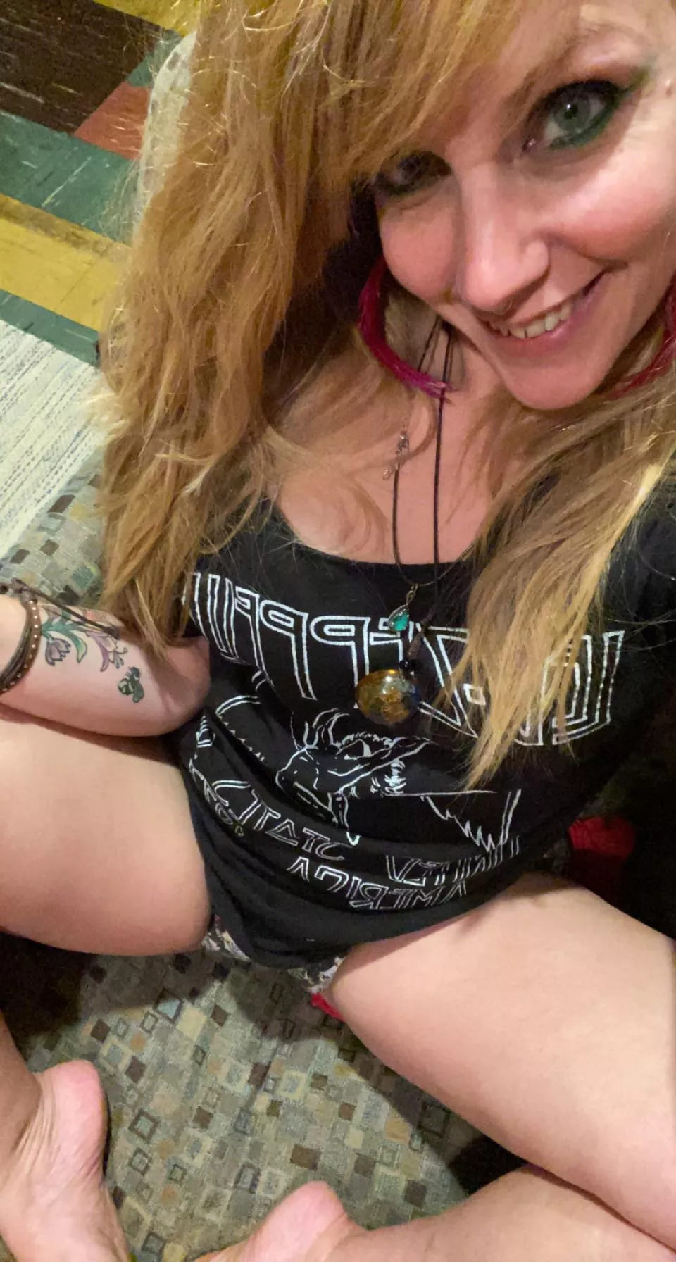 Does anyone like colorful milfs in clothing lol