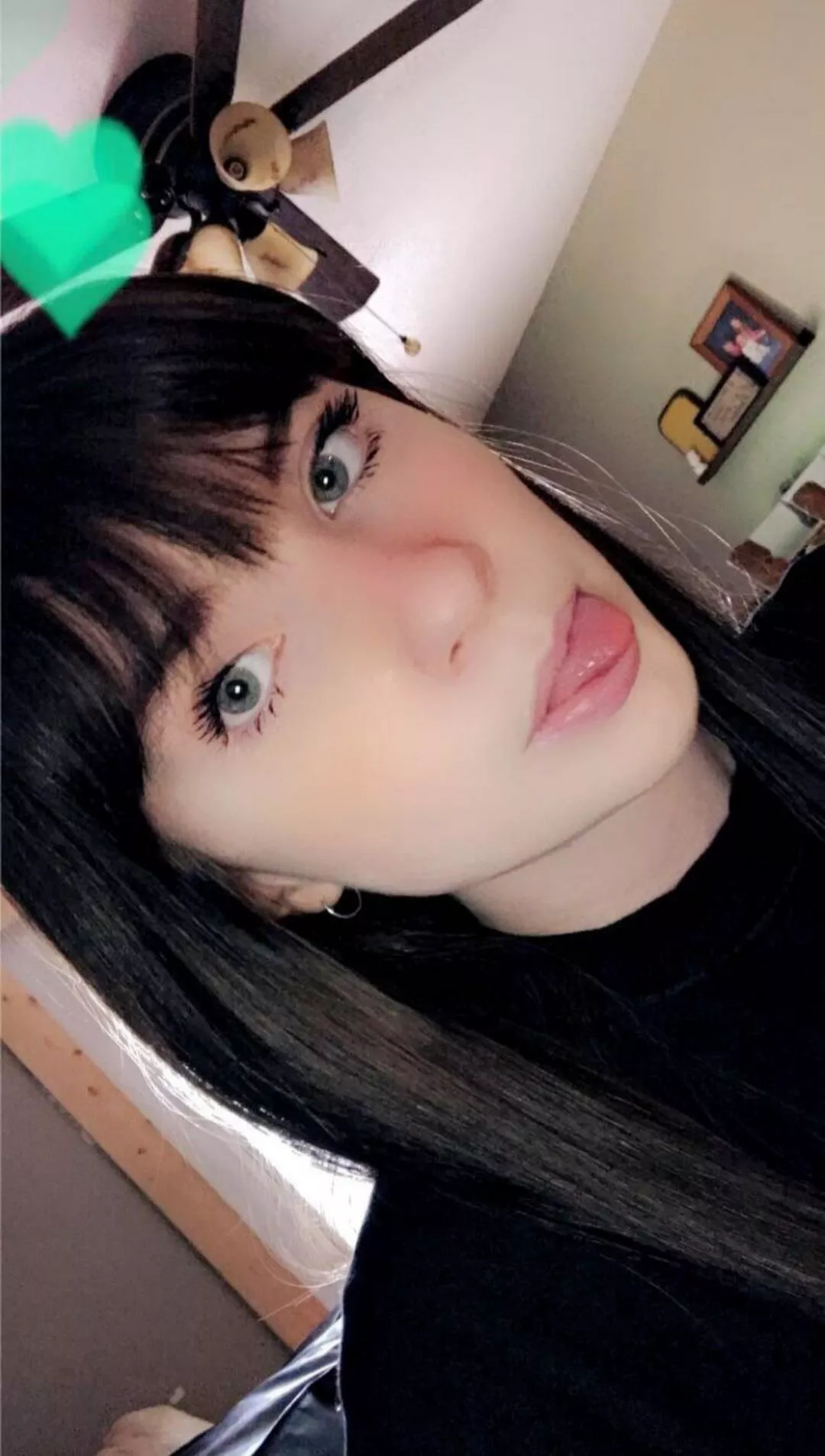 Does anyone want to cum tribute my crush Does anyone want to cum tribute my crush