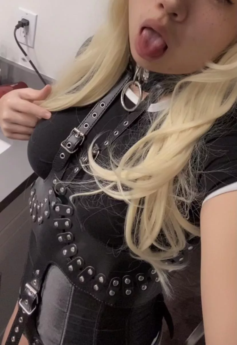 does daddy enjoy a kinky slut? ;) does daddy enjoy a kinky slut? ;)