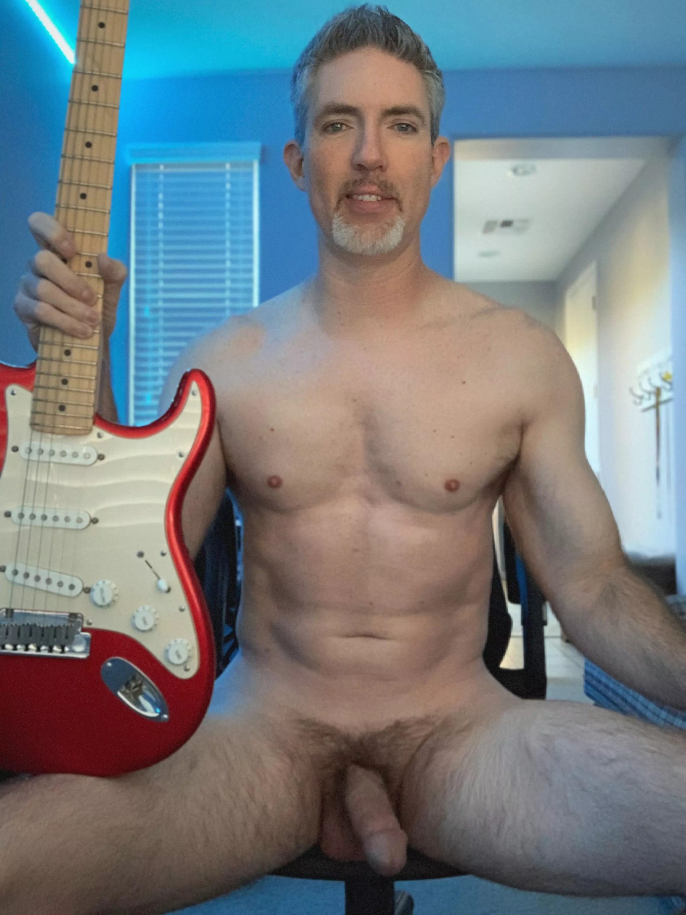 Does my dad bod rock?😜(45)