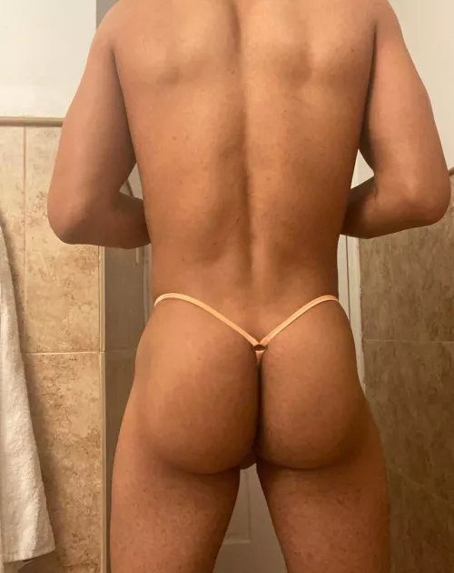 Does my 🍑 look good in this 🍑 thong ?