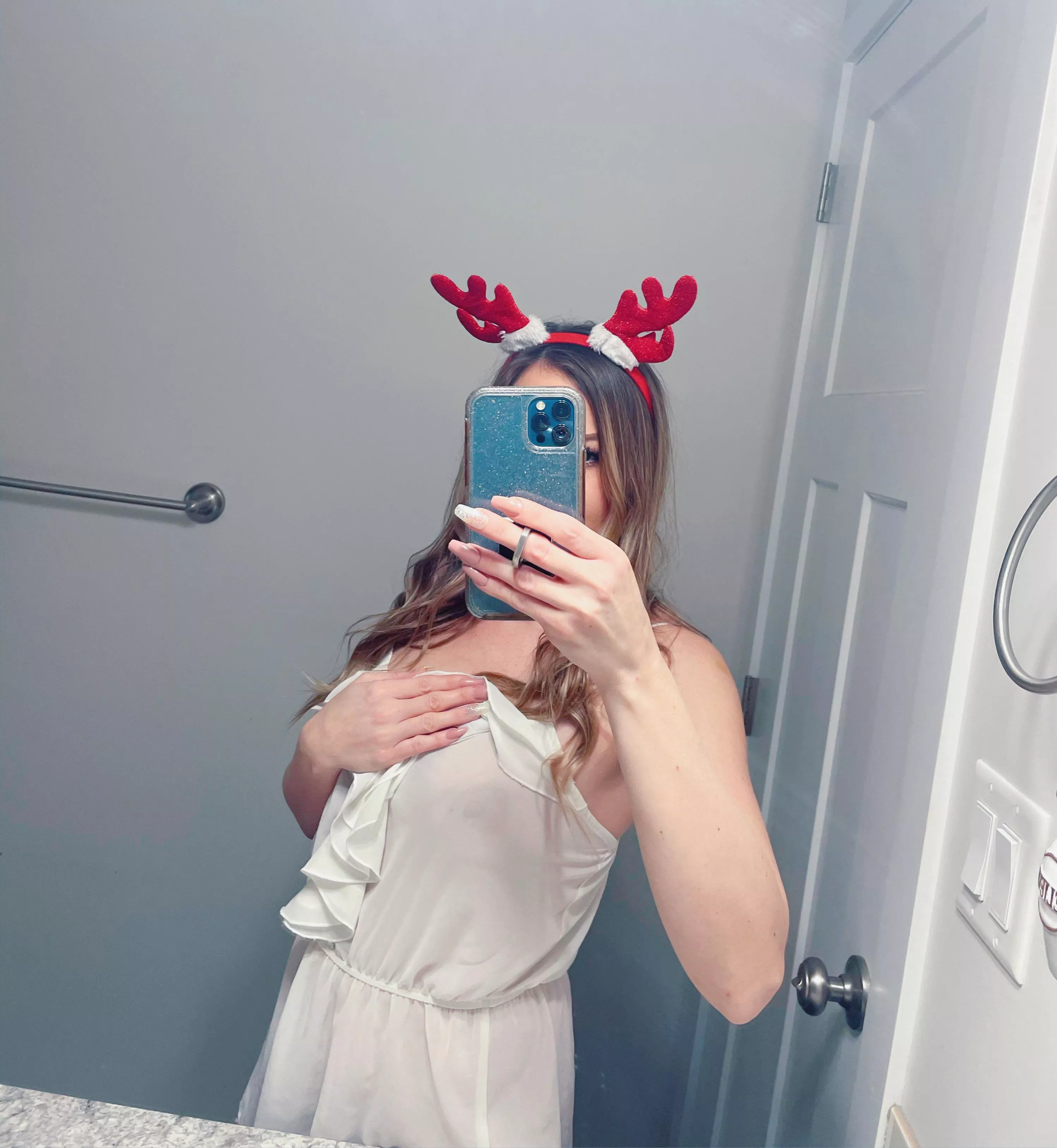 Does Santa want to take his reindeer for a ride? 🎅😈😉