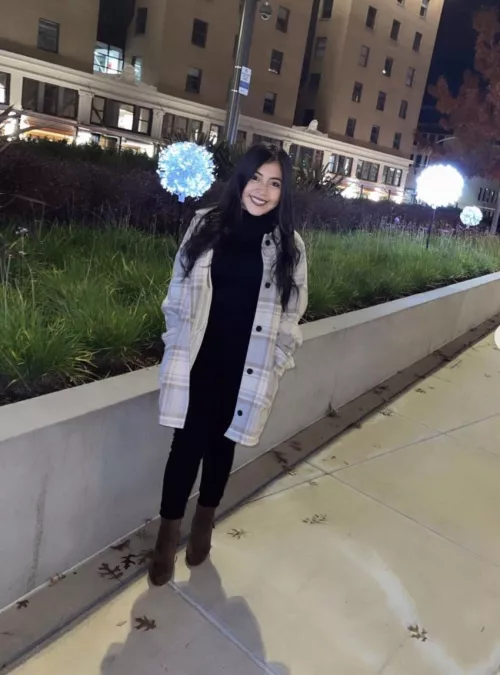 Does she have a cute face?