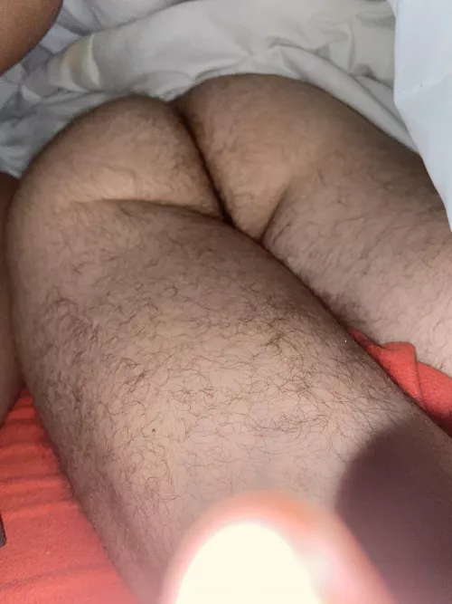 Does this look like a hairy man’s 🍑?