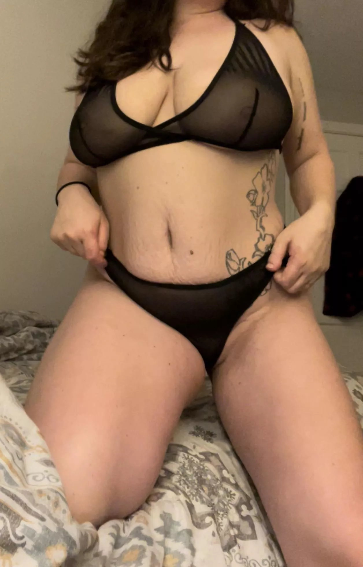 Does this mom bod still make you throb