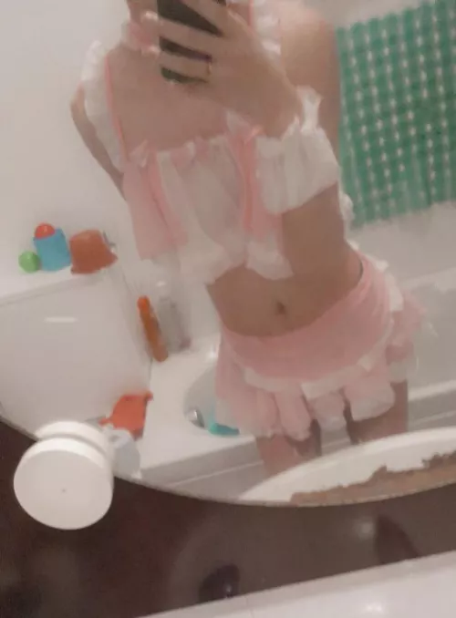 Does this outfit make me look girly owo?