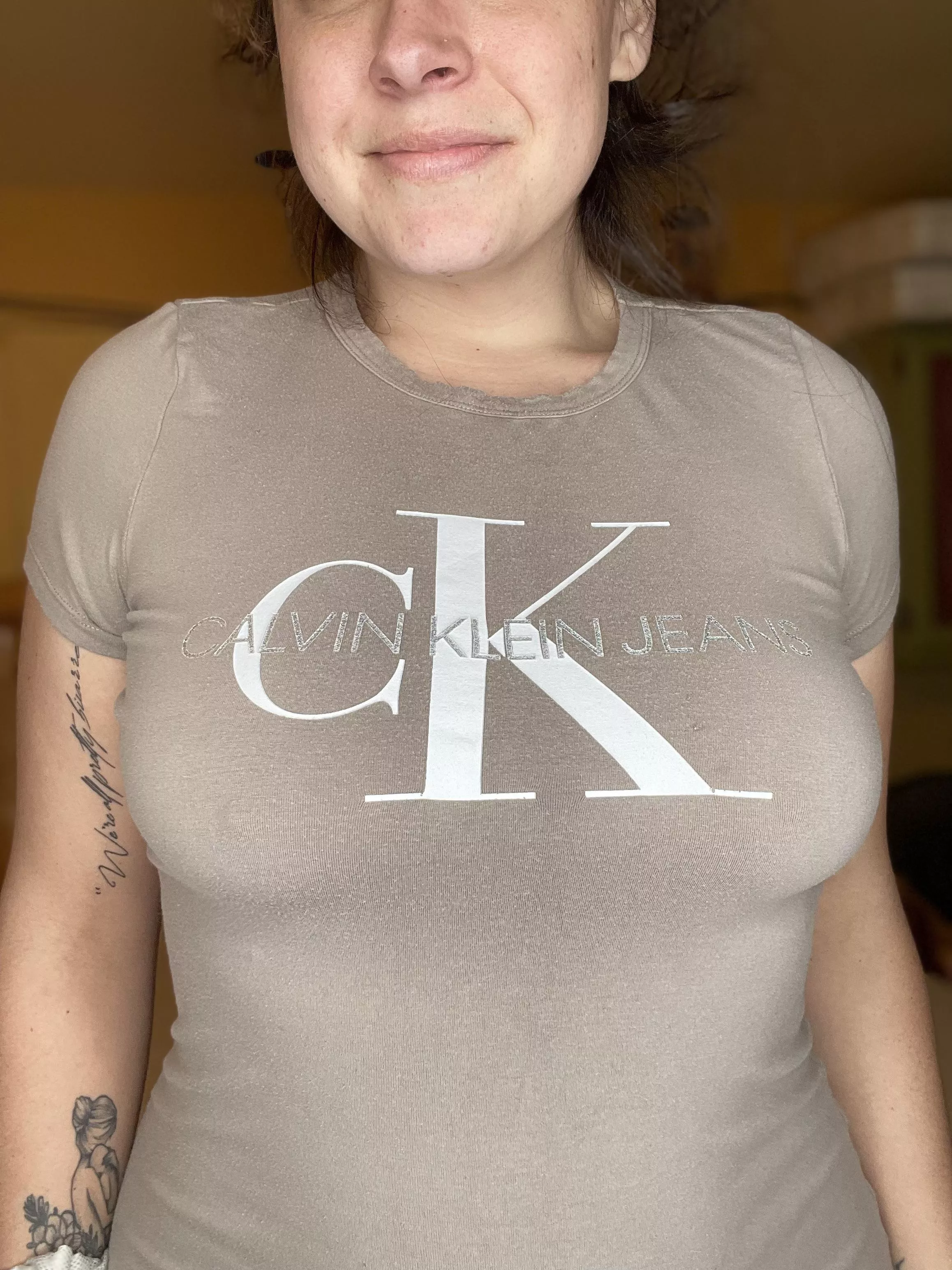 Does this shirt say “hi I’m a milf that needs to be plowed”?