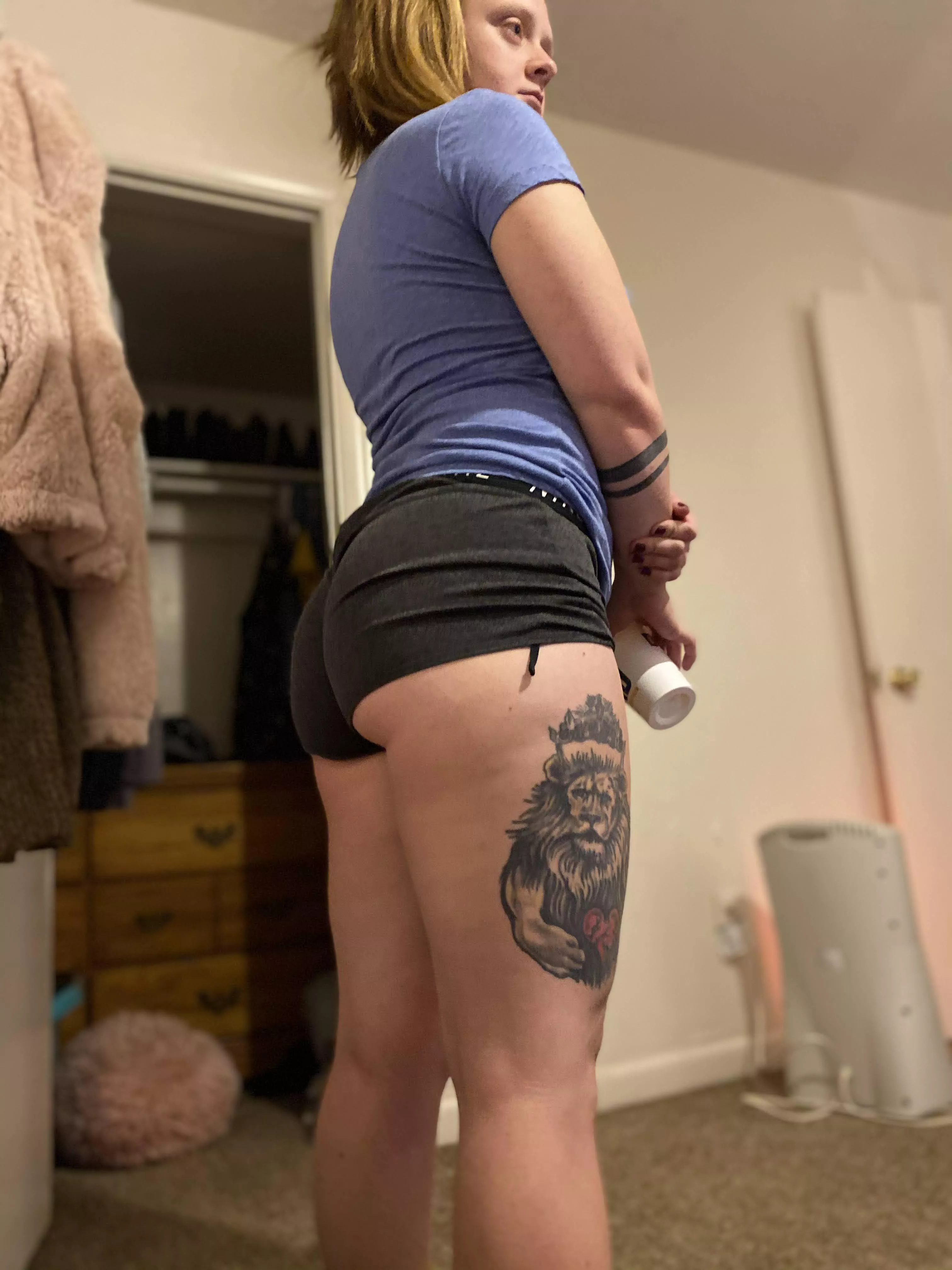Does this tatto make my 🍑 too big? 👀