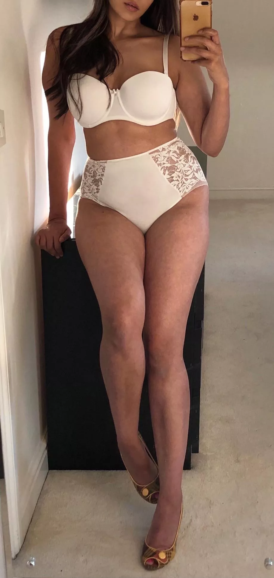 Does white underwear look good on my golden brown British Punjabi Indian skin? 💋 www.onlyfans.com/amberjohal