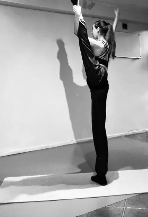 Doing stretching ๐โโ๏ธ (f20)