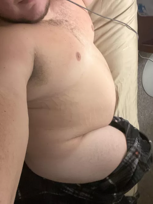 Dominant Chub Top looking for a little chaser boy to serve me.