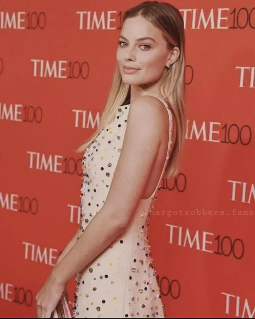 Dominate me as Margot Robbie