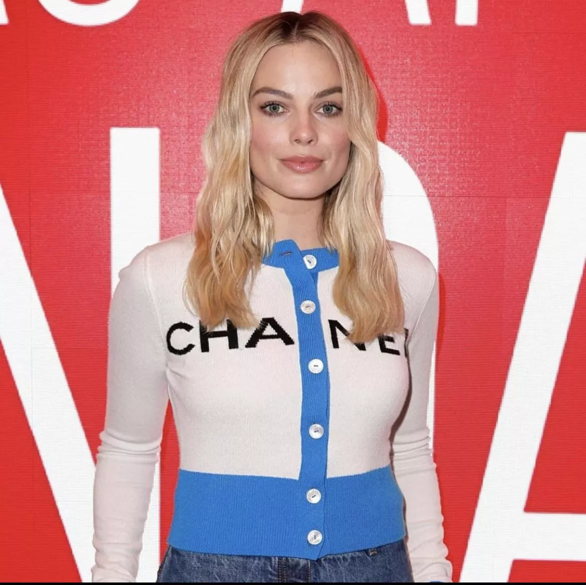 Dominate me as Margot Robbie and make me beg you to cum