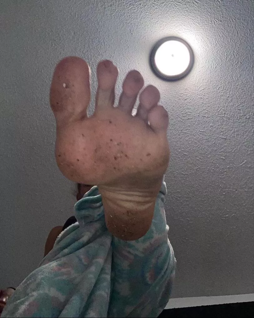[Domme] Lick my foot clean now
