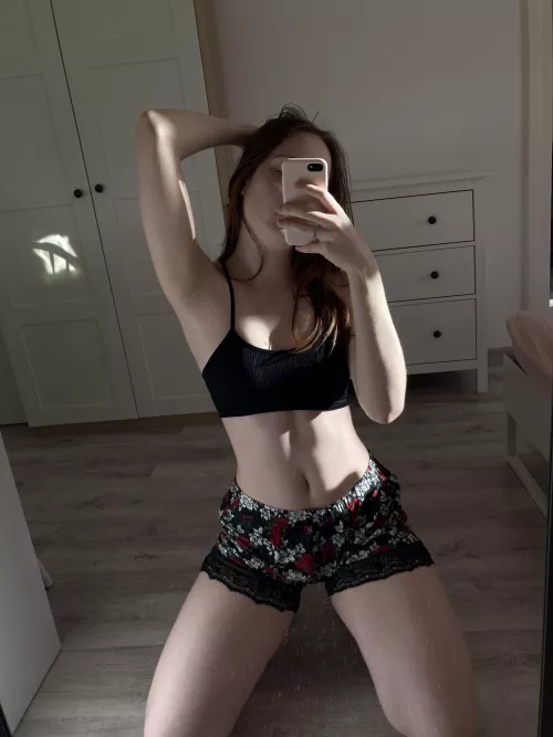 Don’t be fooled, I’m 5’9 (F21)