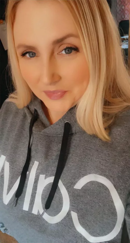 Donβt let the clothes fool you π Top 2.8% OF, 450+ vids, 2.7k pics, 50, curvy, 36H all natural curves, welcum vid with sub, 65% off this weekend only ππ¦