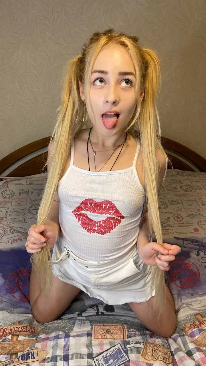 Don't make me fuck random guy from Tinder 😂 Message me now and help me CUM! 💦 Link in comments 👇