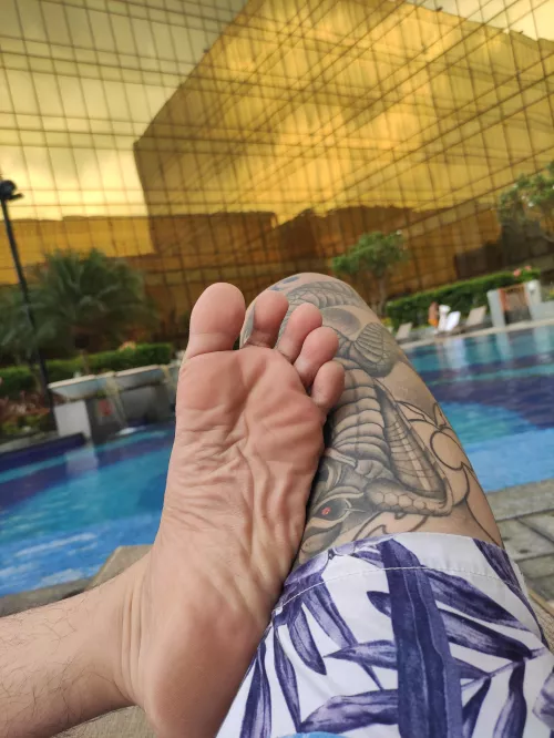 Don't mind the cobraπ Just worship my feetπ