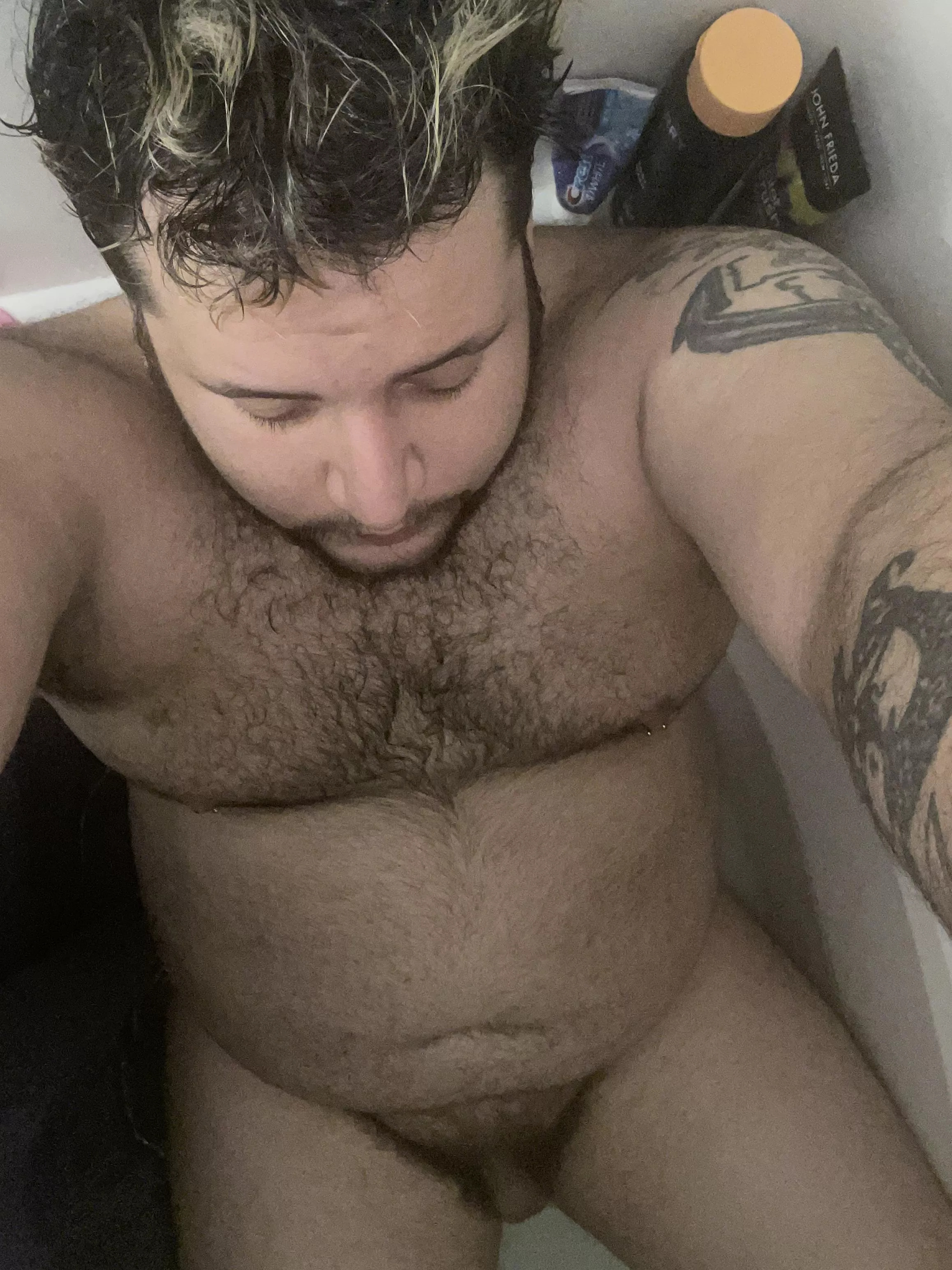 Don’t really fit in this tub 🤷‍♂️