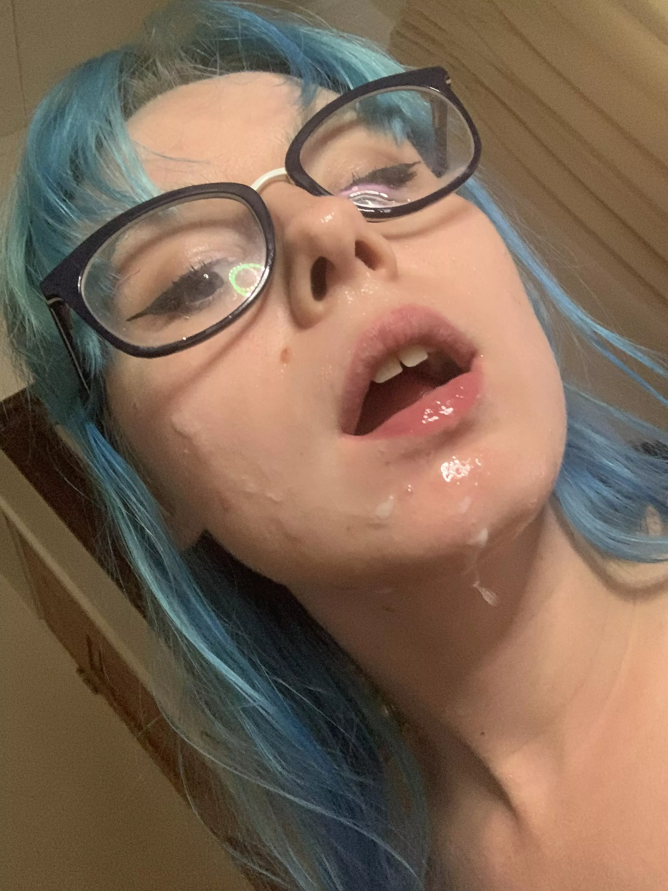 Don't you just love drooly messy cumsluts? 😘😈