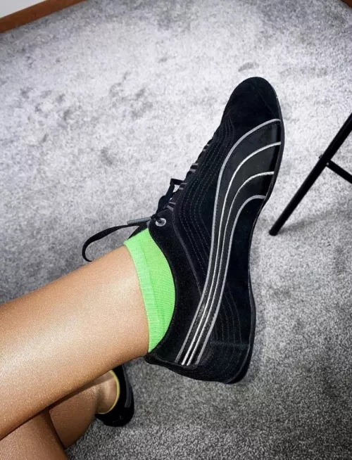 Don't you just love my glossy Wolford tights with my jet black puma soleil shoes?